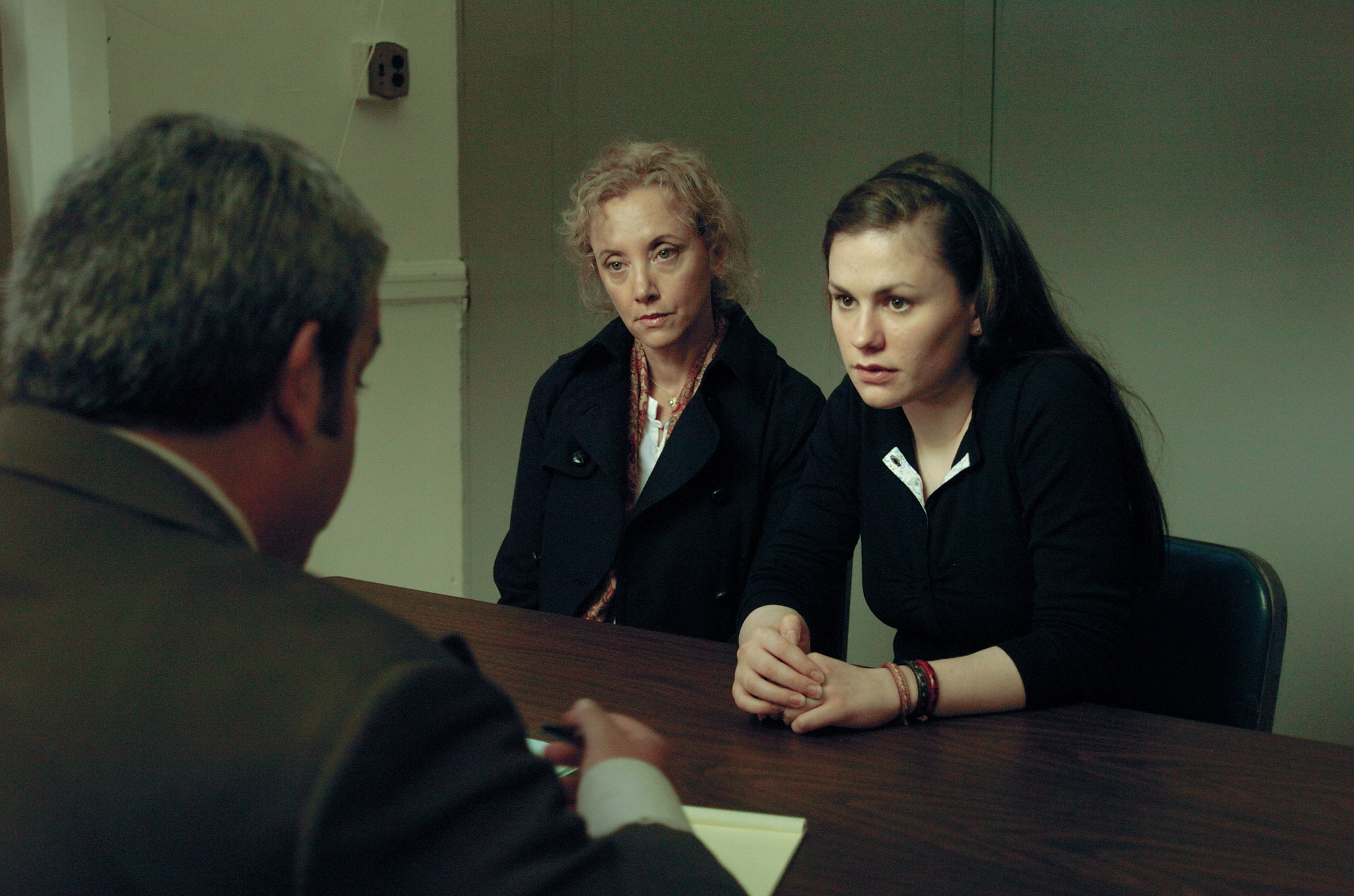 Still of Anna Paquin and J. Smith-Cameron in Margaret (2011)