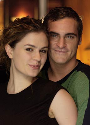 Anna Paquin and Joaquin Phoenix at event of Buffalo Soldiers (2001)