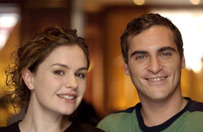 Anna Paquin and Joaquin Phoenix at event of Buffalo Soldiers (2001)