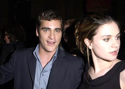 Anna Paquin and Joaquin Phoenix at event of Buffalo Soldiers (2001)