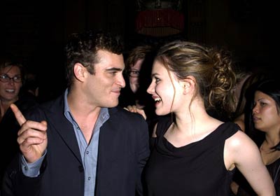 Anna Paquin and Joaquin Phoenix at event of Buffalo Soldiers (2001)