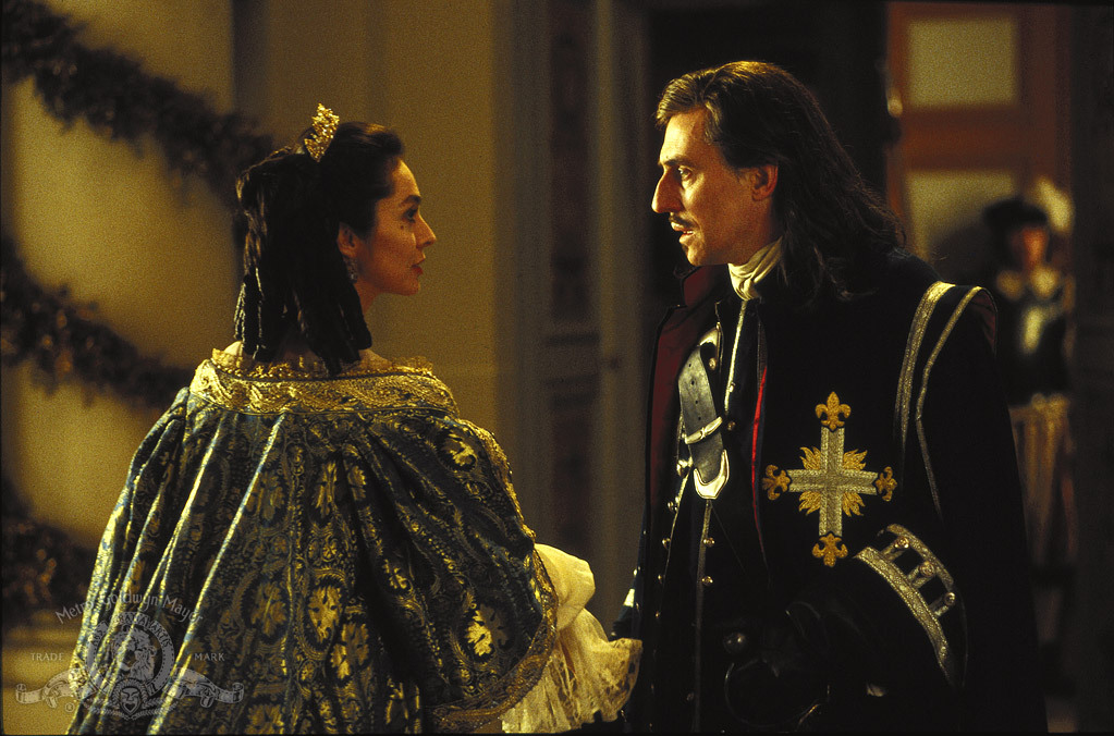 Still of Gabriel Byrne and Anne Parillaud in The Man in the Iron Mask (1998)