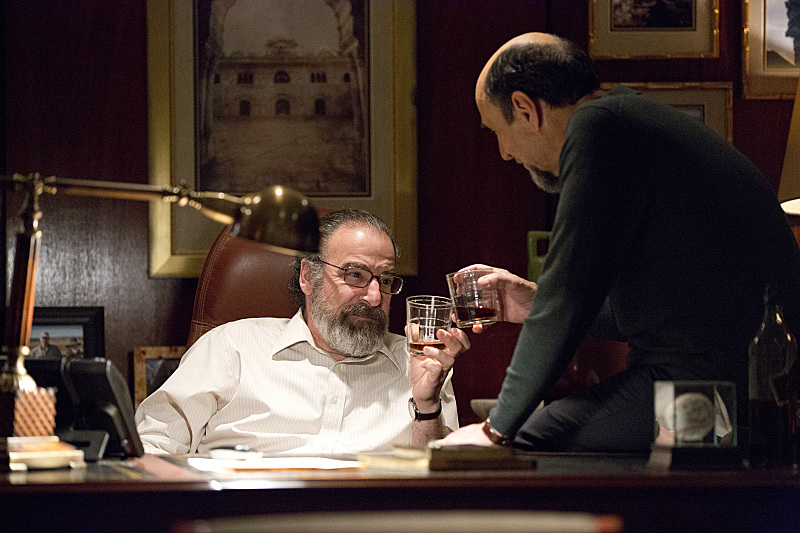 Still of F. Murray Abraham and Mandy Patinkin in Tevyne: Gerontion (2013)