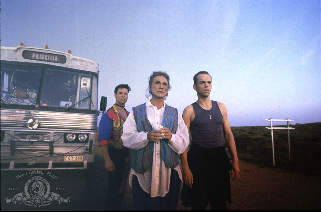 Still of Terence Stamp, Guy Pearce and Hugo Weaving in The Adventures of Priscilla, Queen of the Desert (1994)