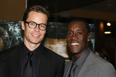Don Cheadle and Guy Pearce at event of Isdavikas (2008)