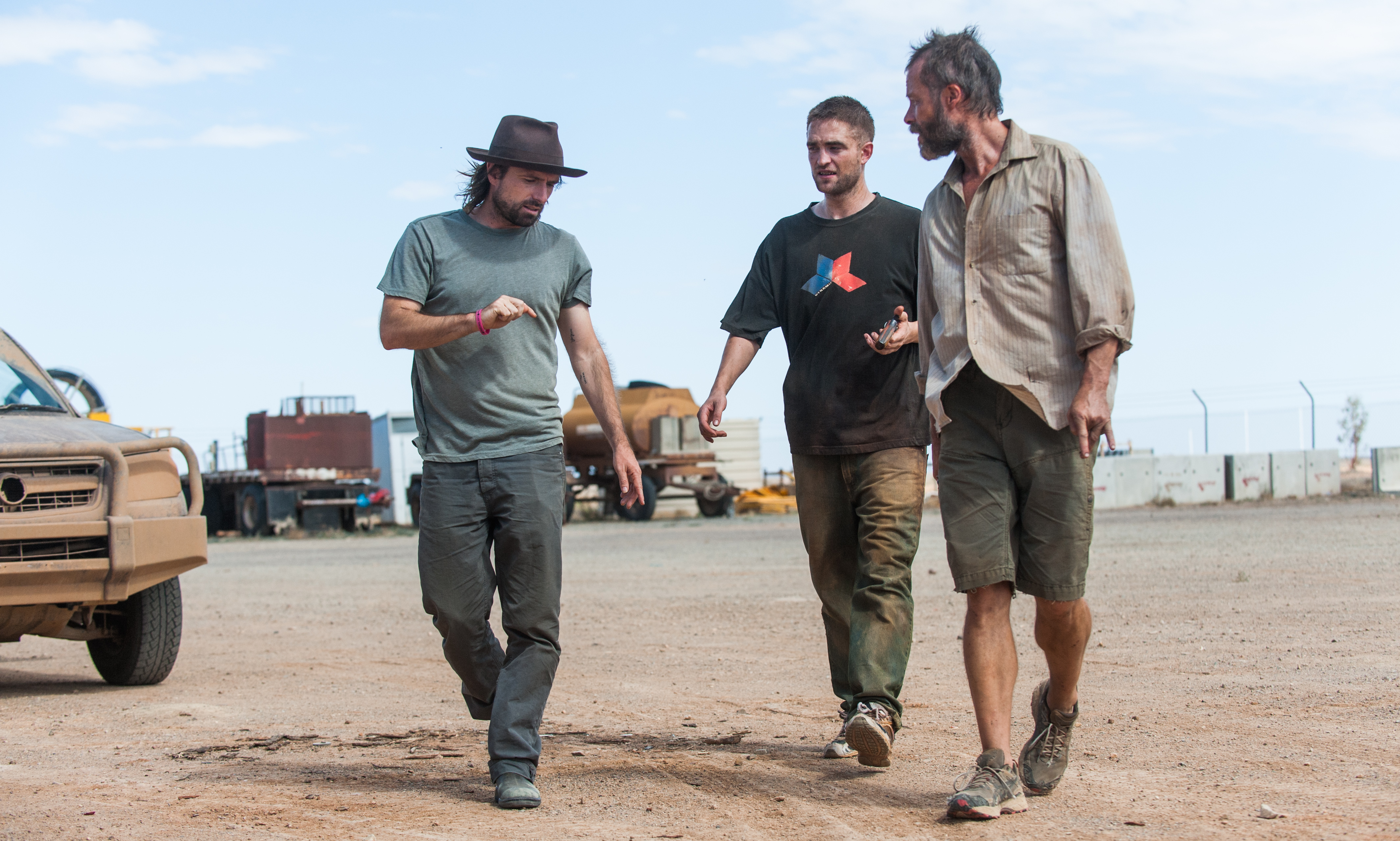 Still of Guy Pearce, Robert Pattinson and David Michôd in The Rover (2014)