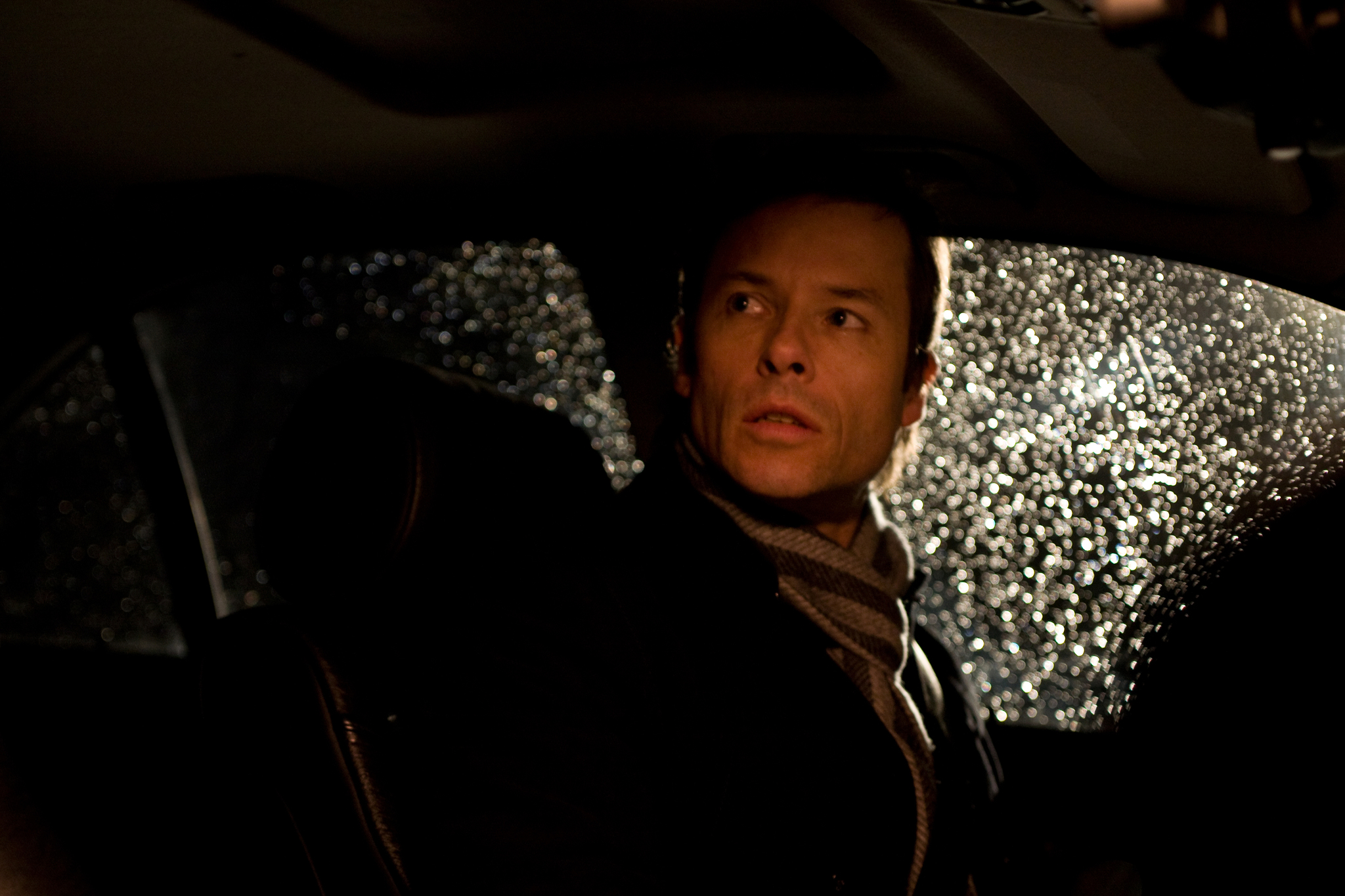 Still of Guy Pearce in Nebijok tamsos (2010)