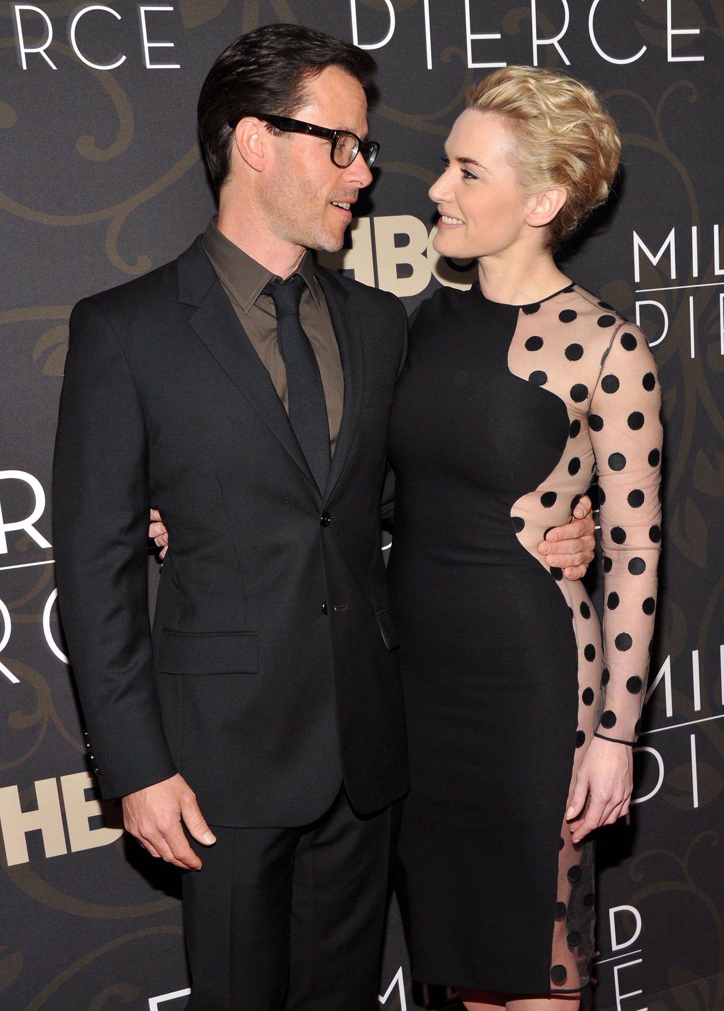 Kate Winslet and Guy Pearce at event of Mildred Pierce (2011)