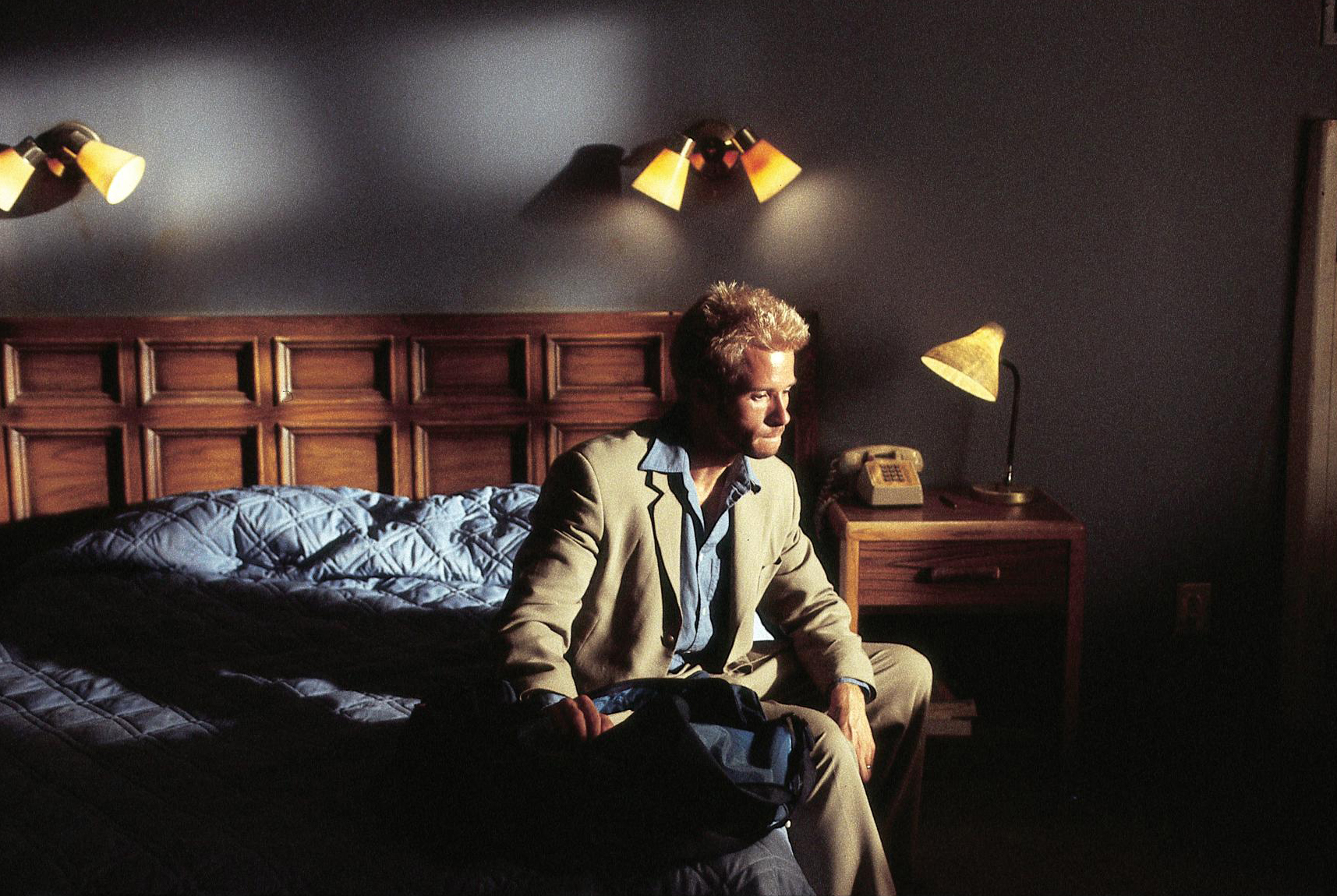 Still of Guy Pearce in Memento (2000)