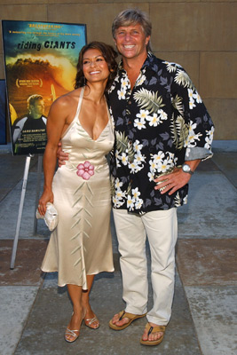 Nia Peeples and Sam George at event of Riding Giants (2004)