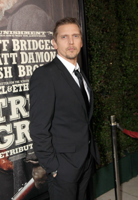 Barry Pepper at event of Tikras isbandymas (2010)