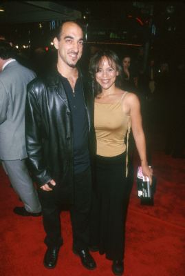 Rosie Perez and Seth Zvi Rosenfeld at event of Kovos klubas (1999)