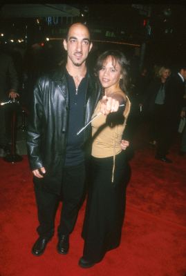 Rosie Perez and Seth Zvi Rosenfeld at event of Kovos klubas (1999)