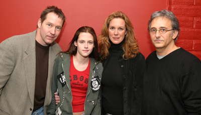 D.B. Sweeney, Elizabeth Perkins, Fred Berner and Kristen Stewart at event of Speak (2004)