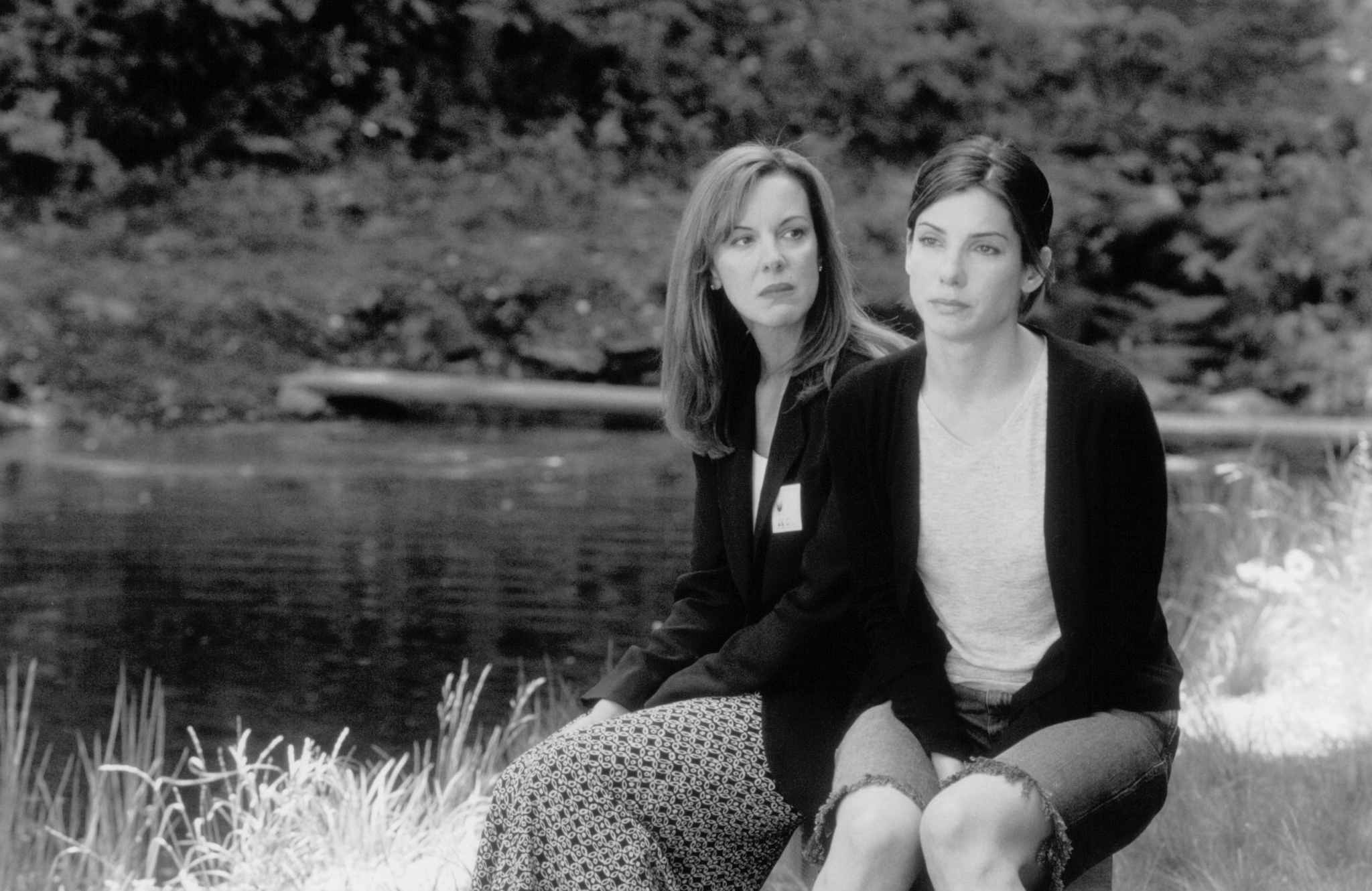 Still of Sandra Bullock and Elizabeth Perkins in 28 Days (2000)