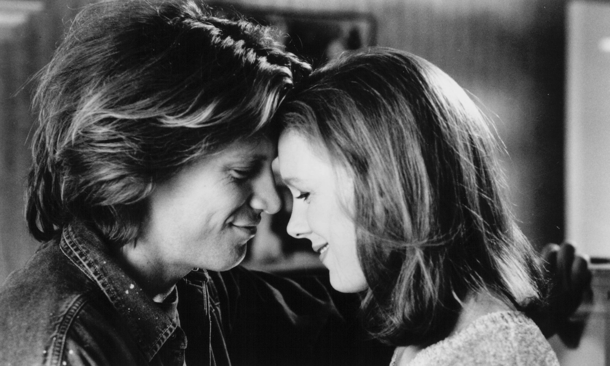Still of Jon Bon Jovi and Elizabeth Perkins in Moonlight and Valentino (1995)