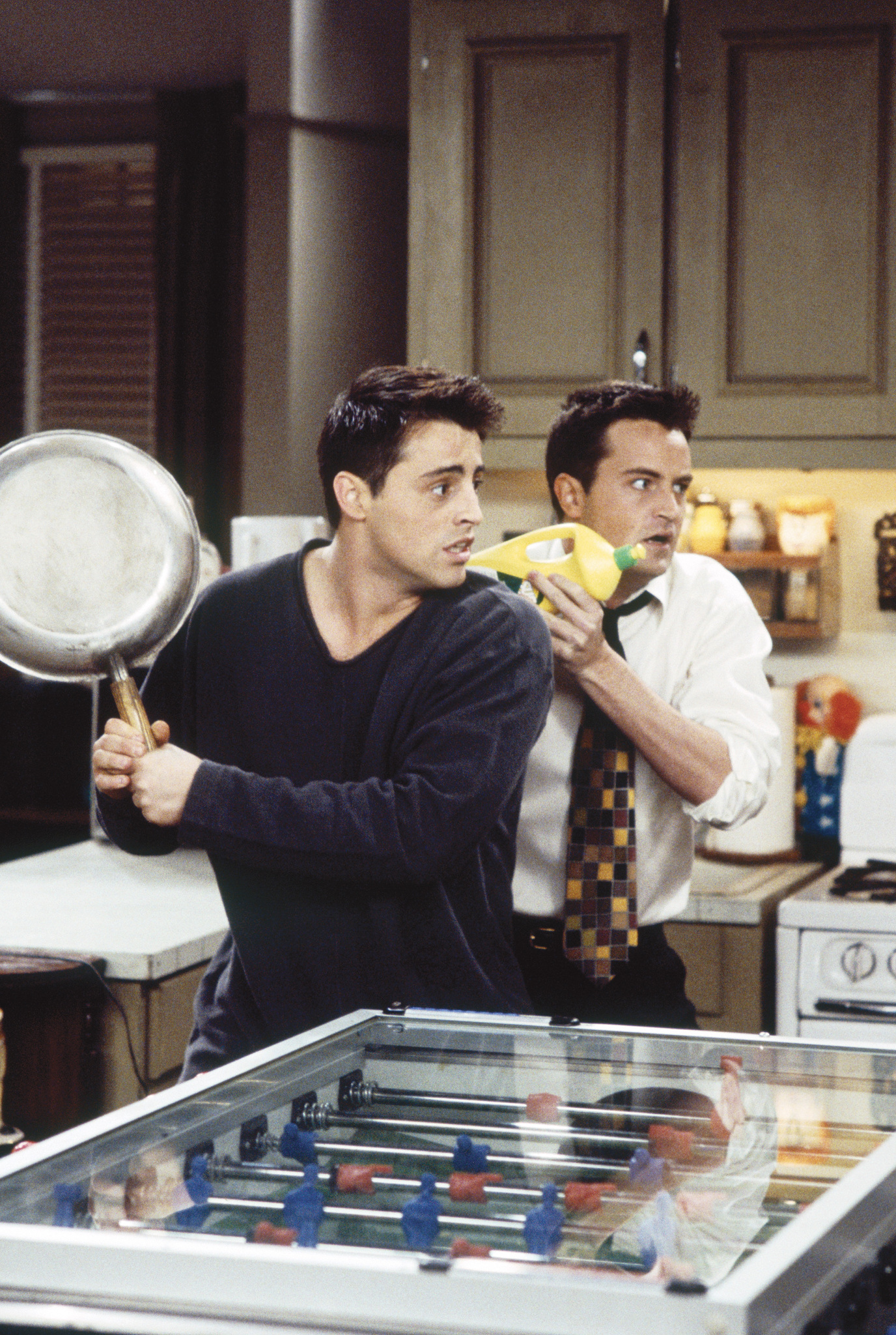 Still of Matt LeBlanc and Matthew Perry in Draugai (1994)