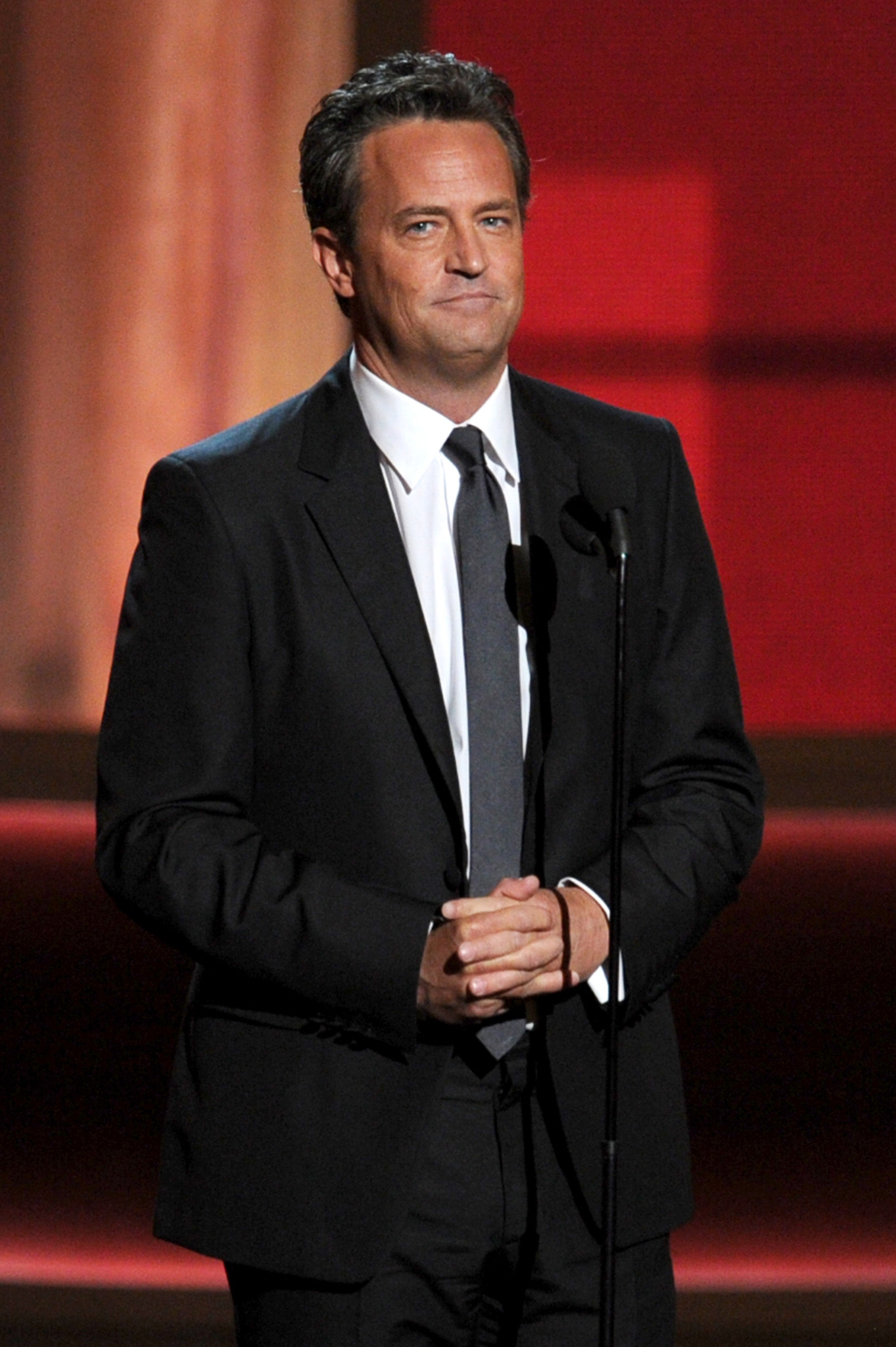 Matthew Perry at event of The 64th Primetime Emmy Awards (2012)