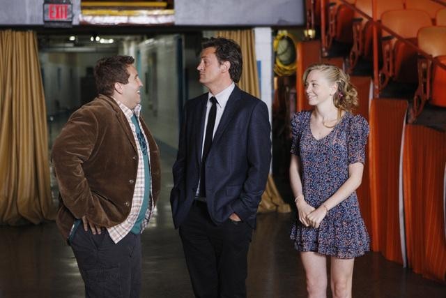 Still of Matthew Perry, Portia Doubleday and Nate Torrence in Mr. Sunshine (2011)