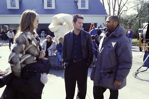 Elizabeth Hurley, Matthew Perry and Reginald Hudlin in Serving Sara (2002)