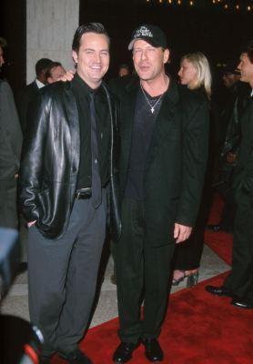 Bruce Willis and Matthew Perry at event of The Whole Nine Yards (2000)