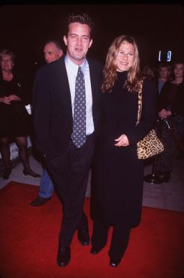 Jennifer Aniston and Matthew Perry at event of Kissing a Fool (1998)