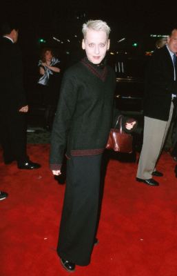 Lori Petty at event of End of Days (1999)
