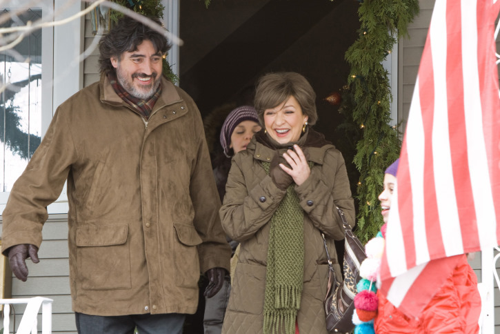 Still of Alfred Molina and Elizabeth Peña in Nothing Like the Holidays (2008)