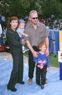 Elizabeth Peña at event of Blue's Big Musical Movie (2000)