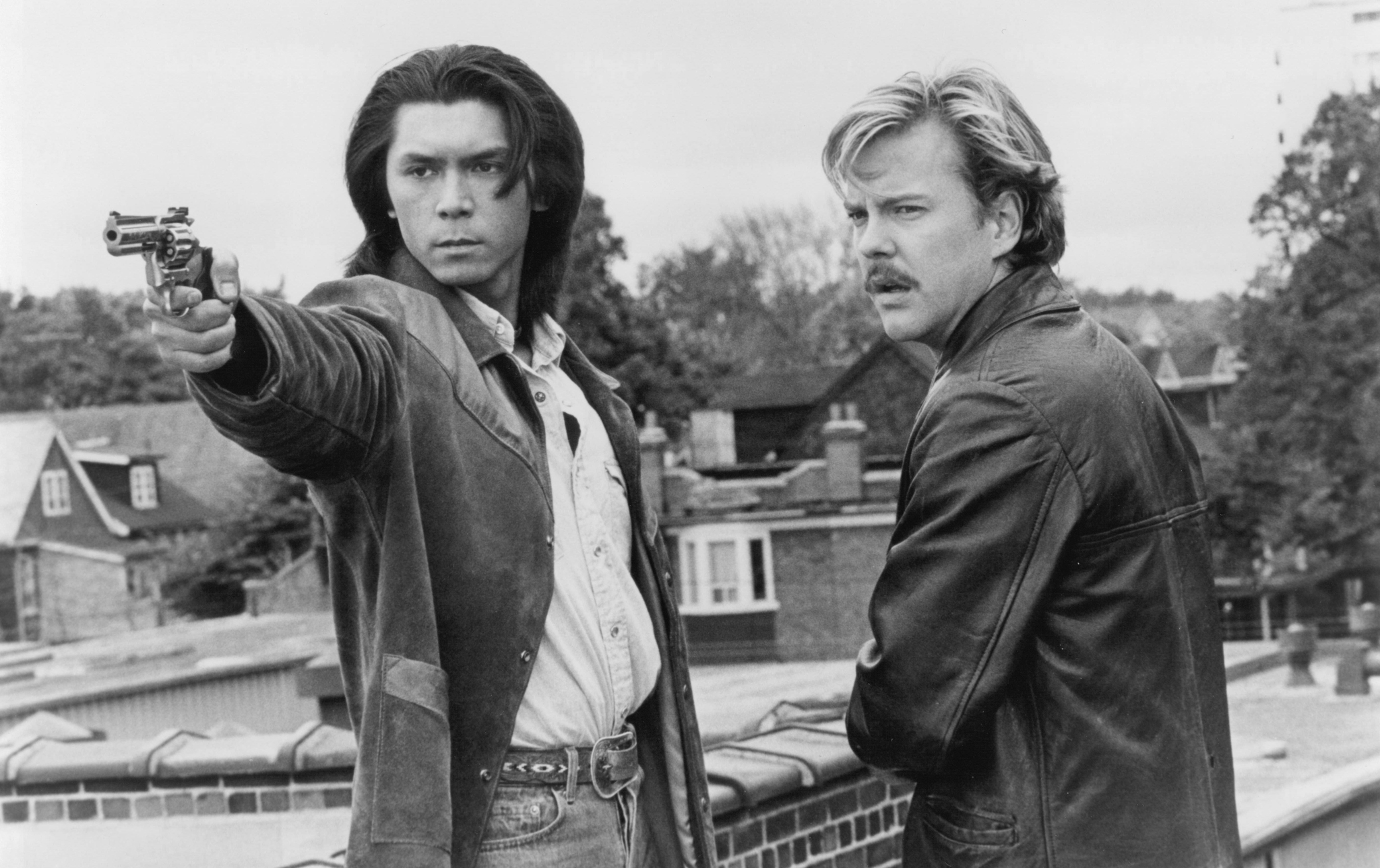 Still of Kiefer Sutherland and Lou Diamond Phillips in Renegades (1989)