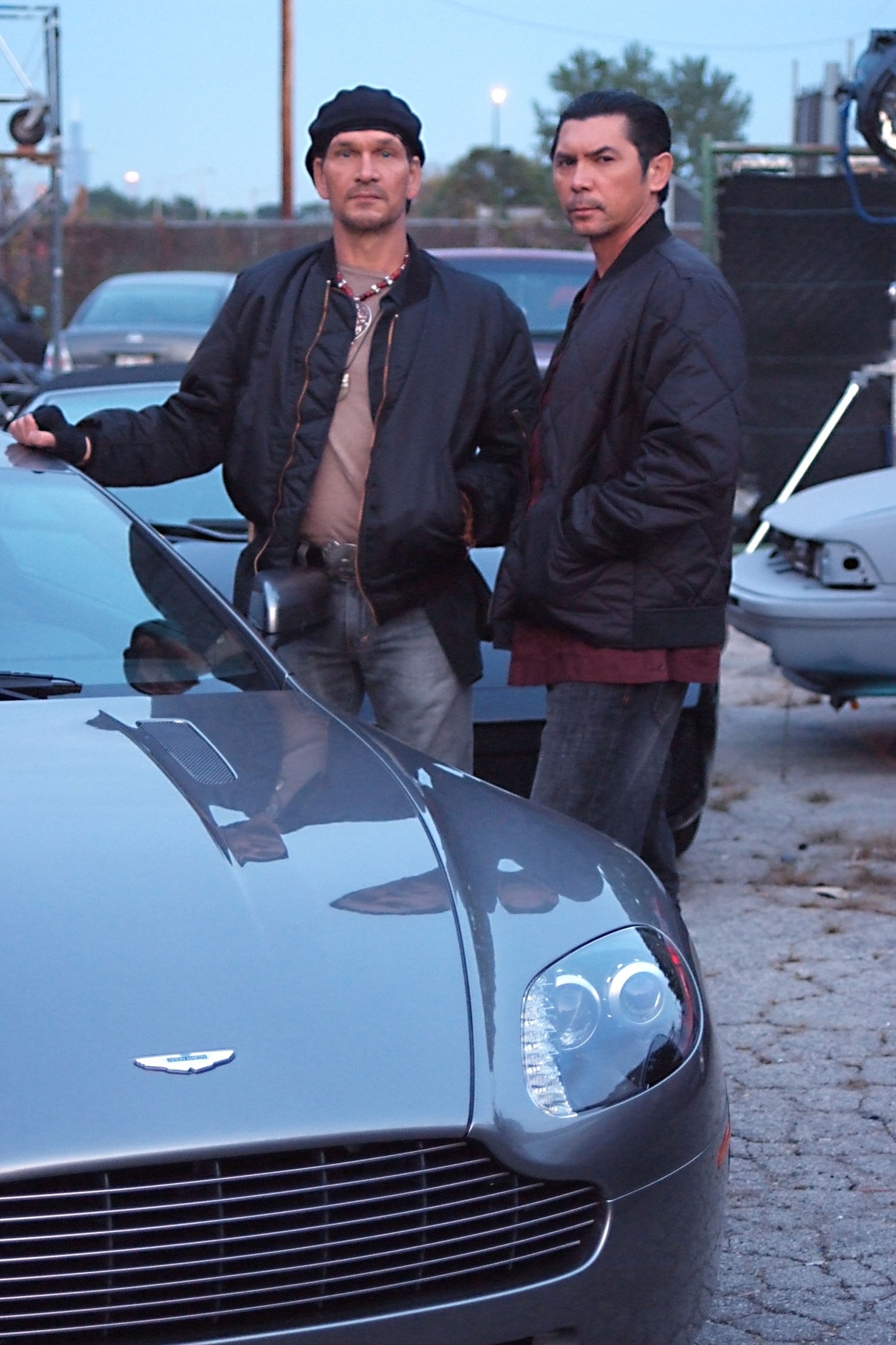 Still of Patrick Swayze and Lou Diamond Phillips in The Beast (2009)