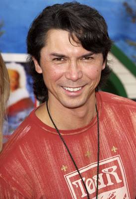 Lou Diamond Phillips at event of The Santa Clause 2 (2002)