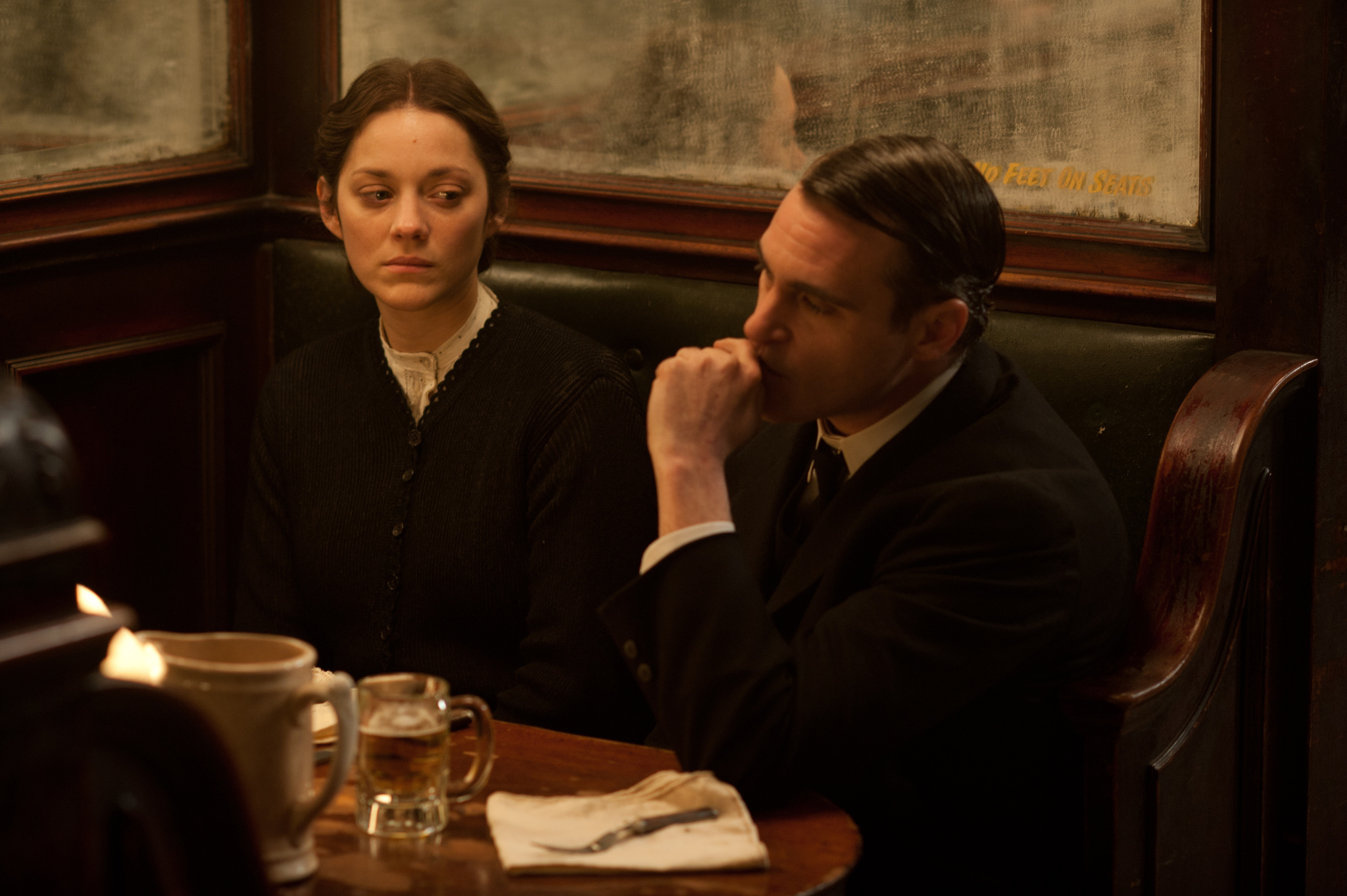 Still of Joaquin Phoenix and Marion Cotillard in Karta Niujorke (2013)