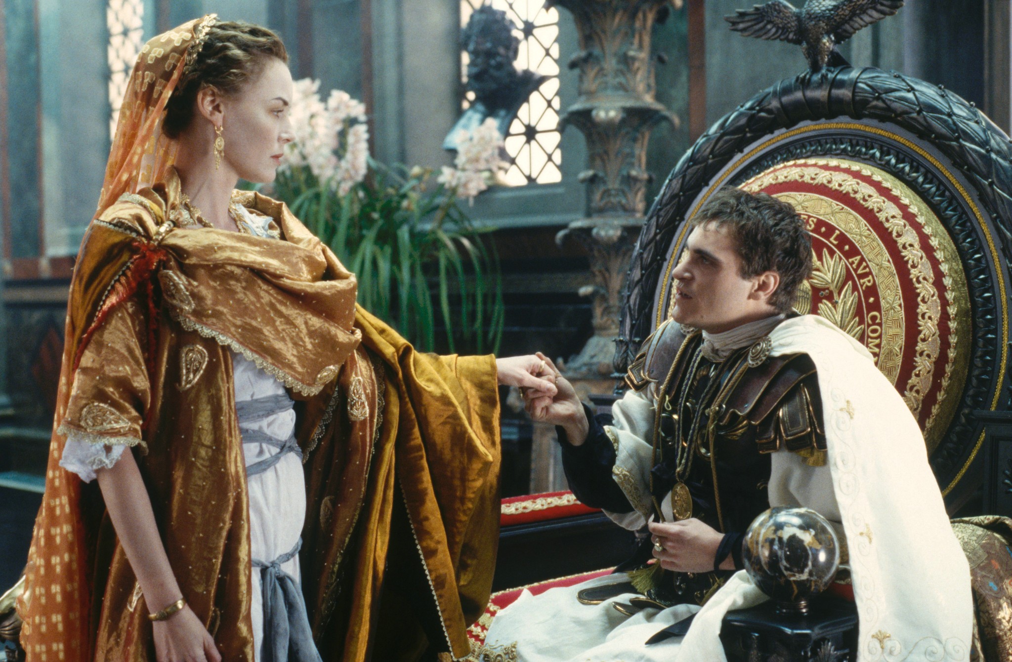 Still of Connie Nielsen and Joaquin Phoenix in Gladiatorius (2000)