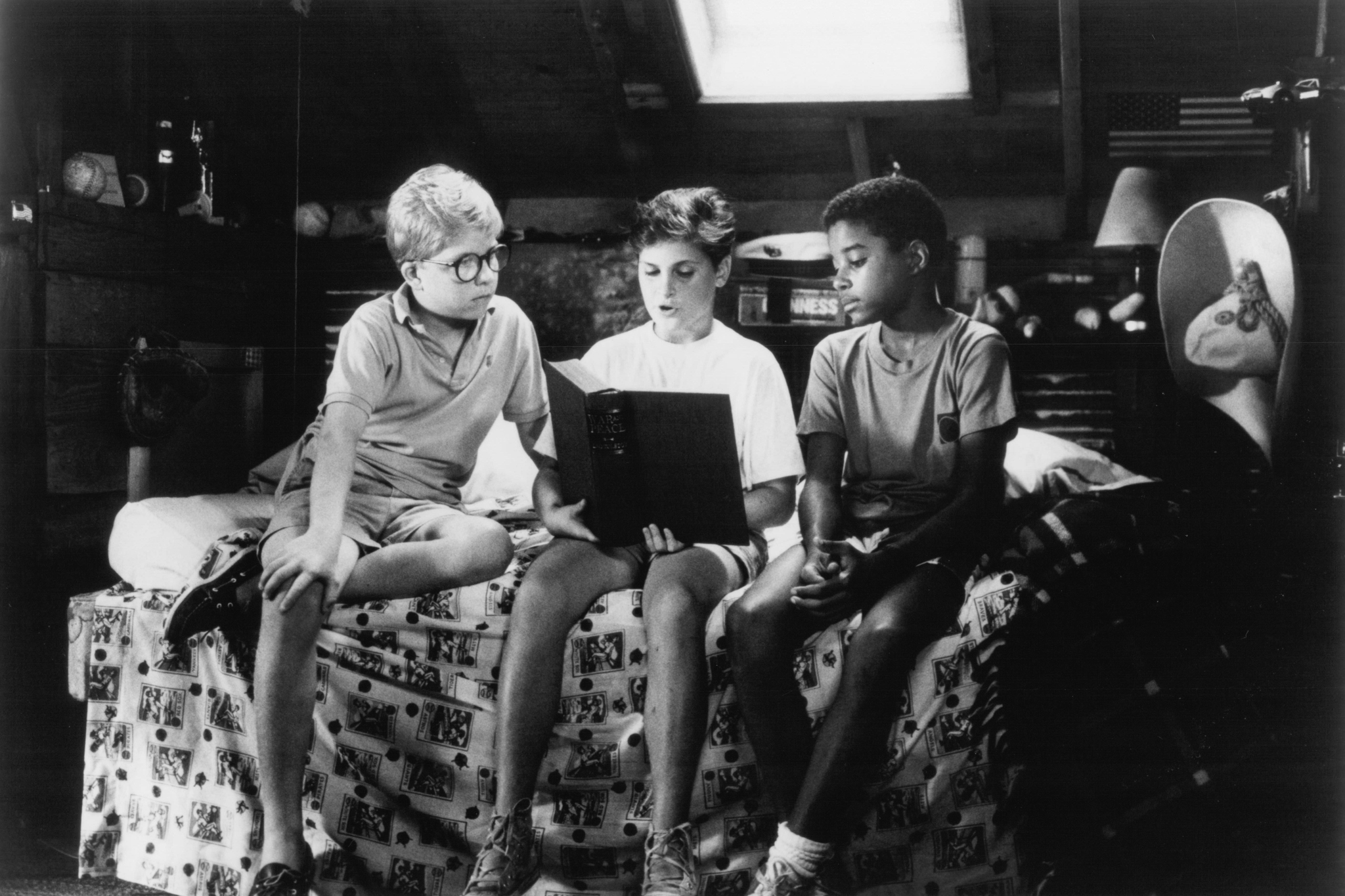 Still of Joaquin Phoenix and Peter Billingsley in Russkies (1987)