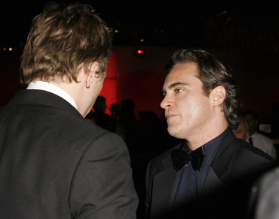 Joaquin Phoenix and Heath Ledger at event of The 78th Annual Academy Awards (2006)