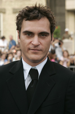 Joaquin Phoenix at event of Ties jausmu riba (2005)