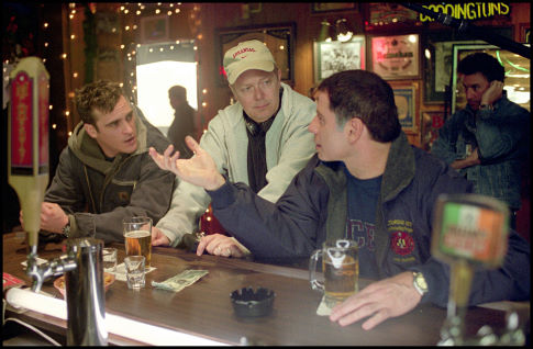 Director Jay Russell (center) discusses a scene with Joaquin Phoenix (left) and John Travolta (right).