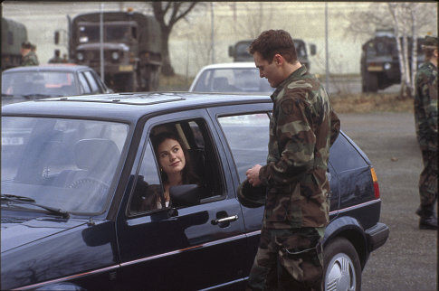 Still of Anna Paquin and Joaquin Phoenix in Buffalo Soldiers (2001)