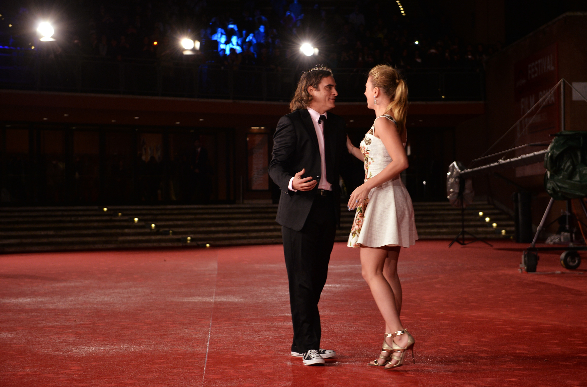 Joaquin Phoenix and Scarlett Johansson at event of Ji (2013)
