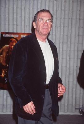 Sydney Pollack at event of Six Days Seven Nights (1998)