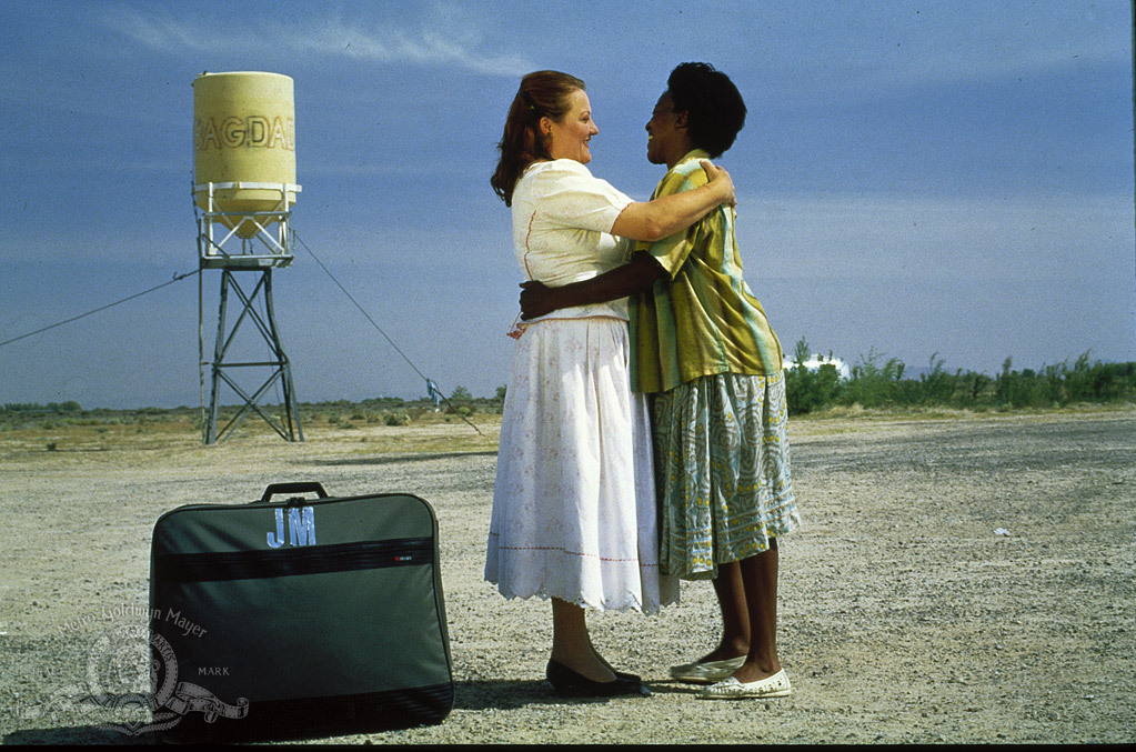 Still of CCH Pounder and Marianne Sägebrecht in Out of Rosenheim (1987)