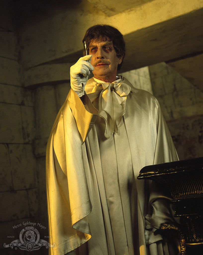Still of Vincent Price in Dr. Phibes Rises Again (1972)