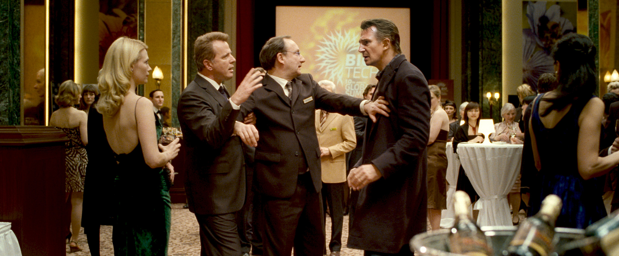 Still of Liam Neeson, Aidan Quinn, January Jones and Rainer Bock in Nezinomas (2011)