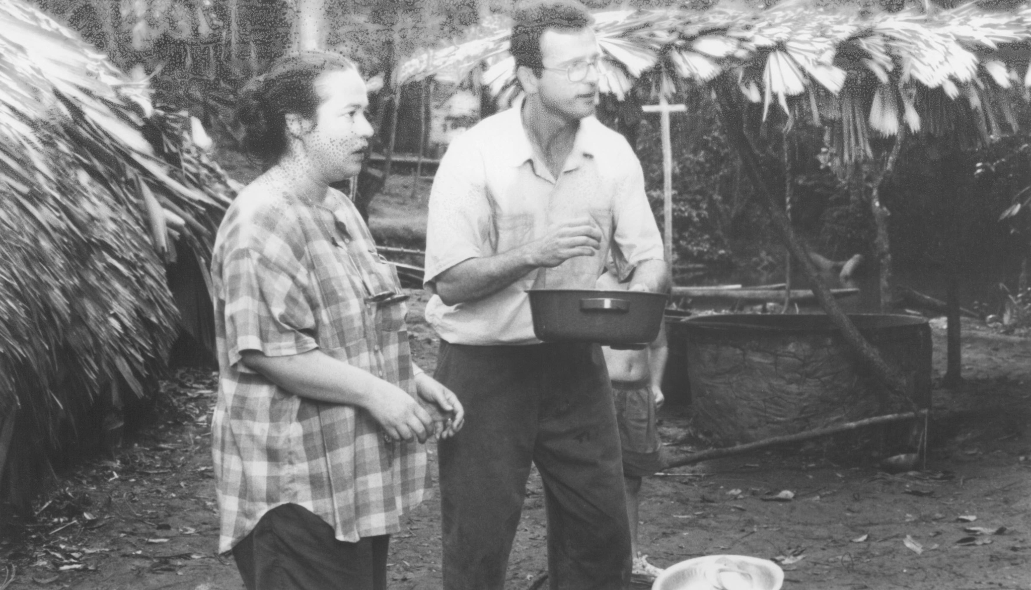 Still of Kathy Bates and Aidan Quinn in At Play in the Fields of the Lord (1991)