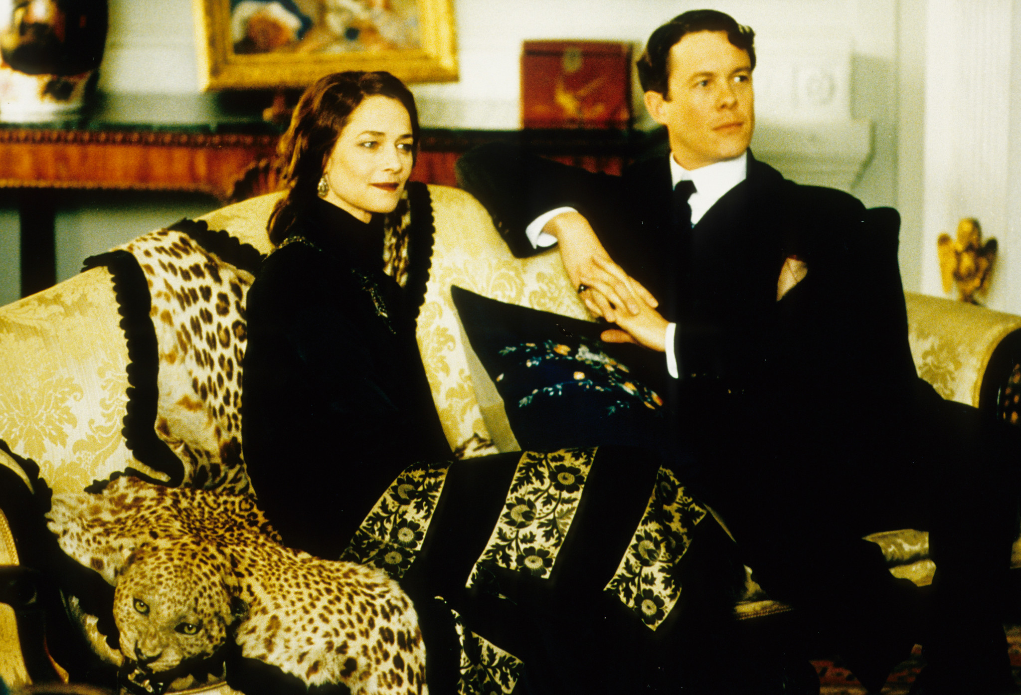 Still of Charlotte Rampling and Alex Jennings in The Wings of the Dove (1997)
