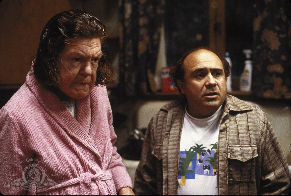 Still of Danny DeVito and Anne Ramsey in Throw Momma from the Train (1987)