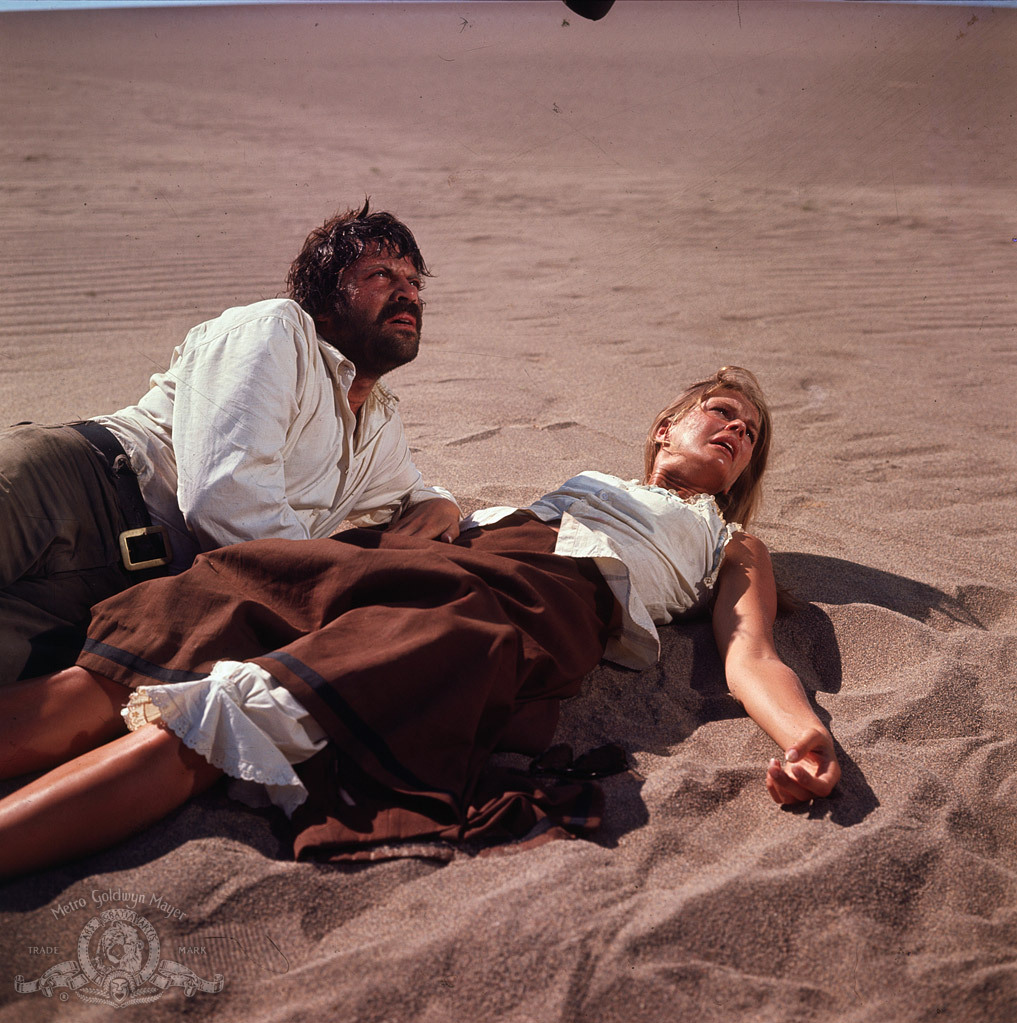 Still of Candice Bergen and Oliver Reed in The Hunting Party (1971)