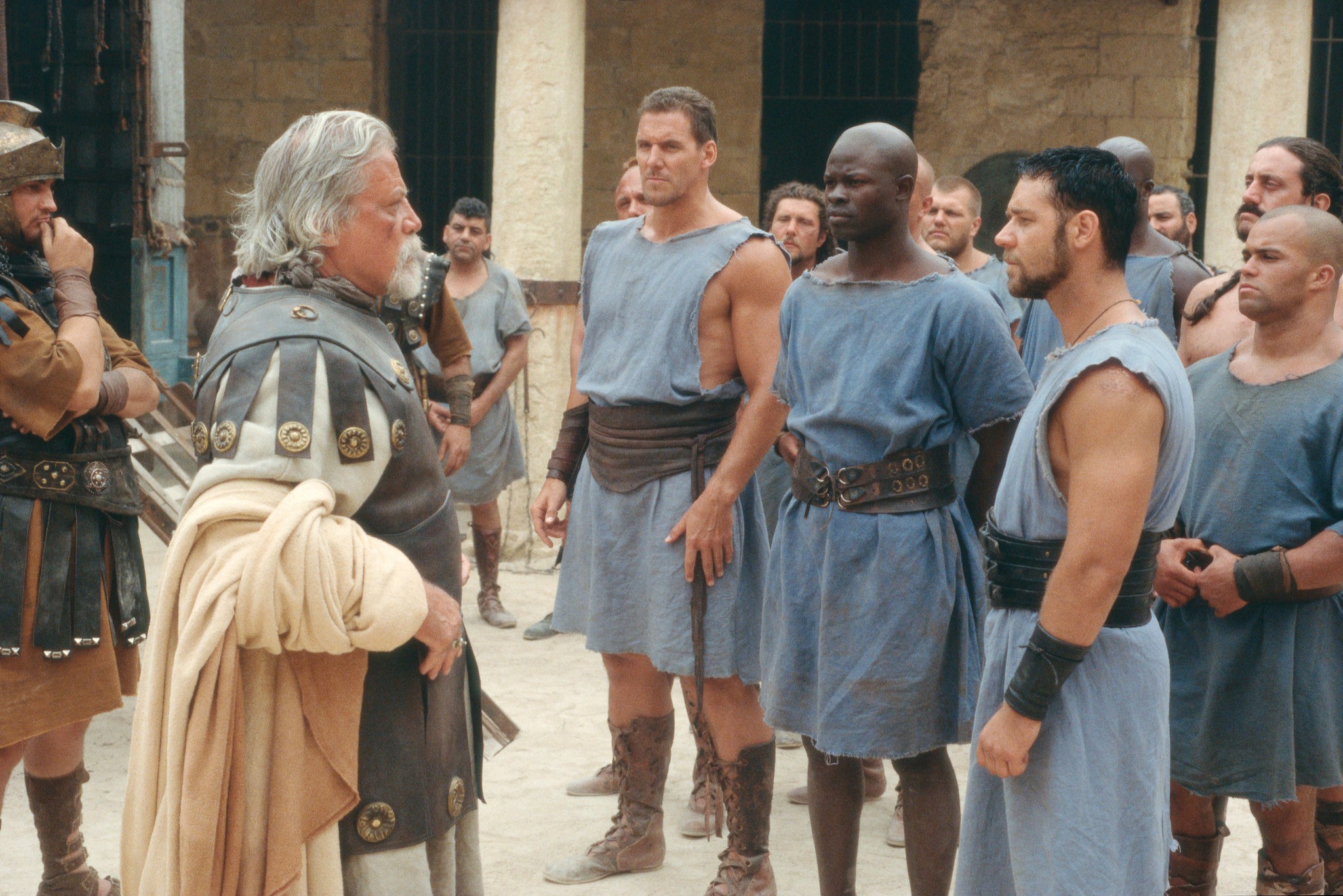 Still of Russell Crowe, Oliver Reed, Djimon Hounsou and Ralf Moeller in Gladiatorius (2000)