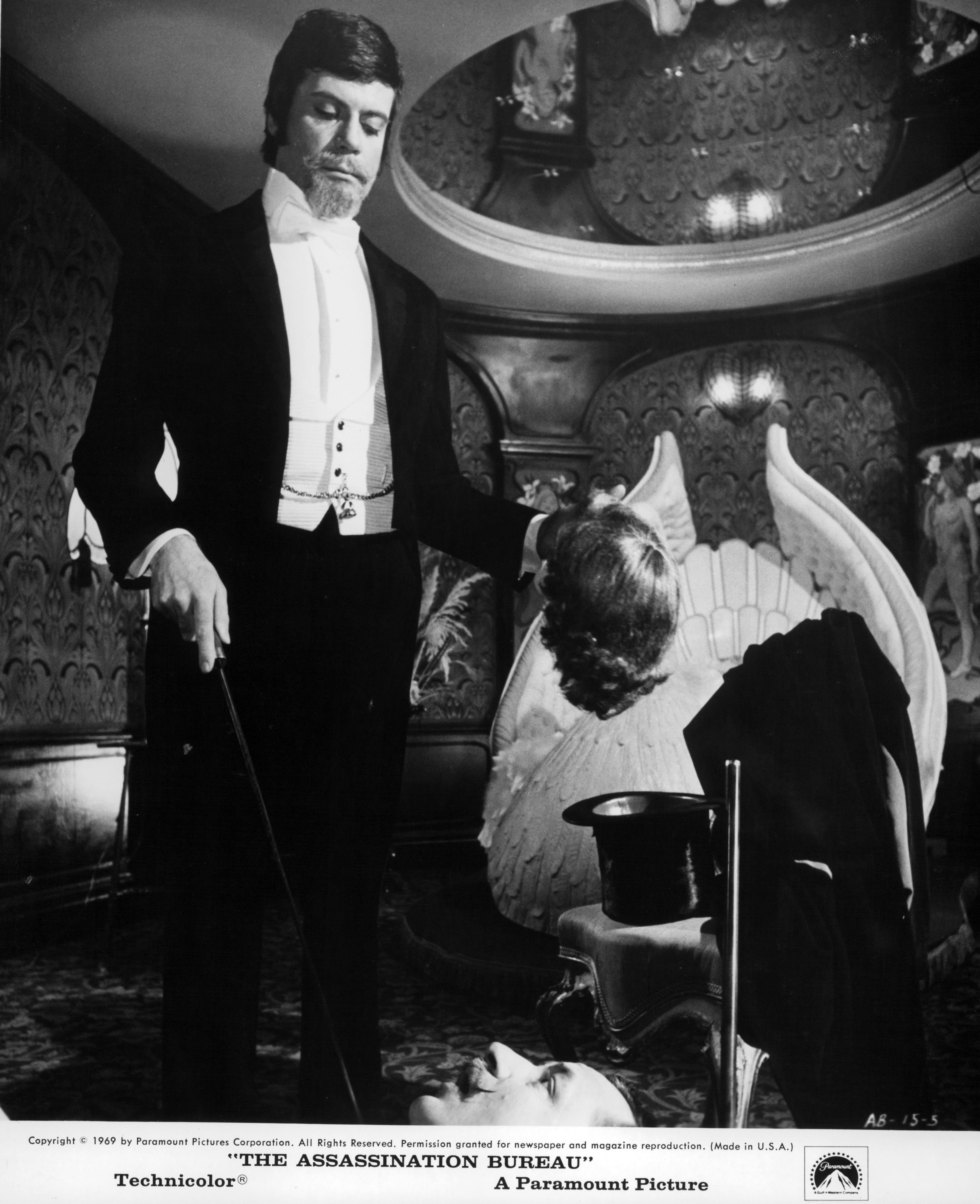 Still of Oliver Reed and Telly Savalas in The Assassination Bureau (1969)
